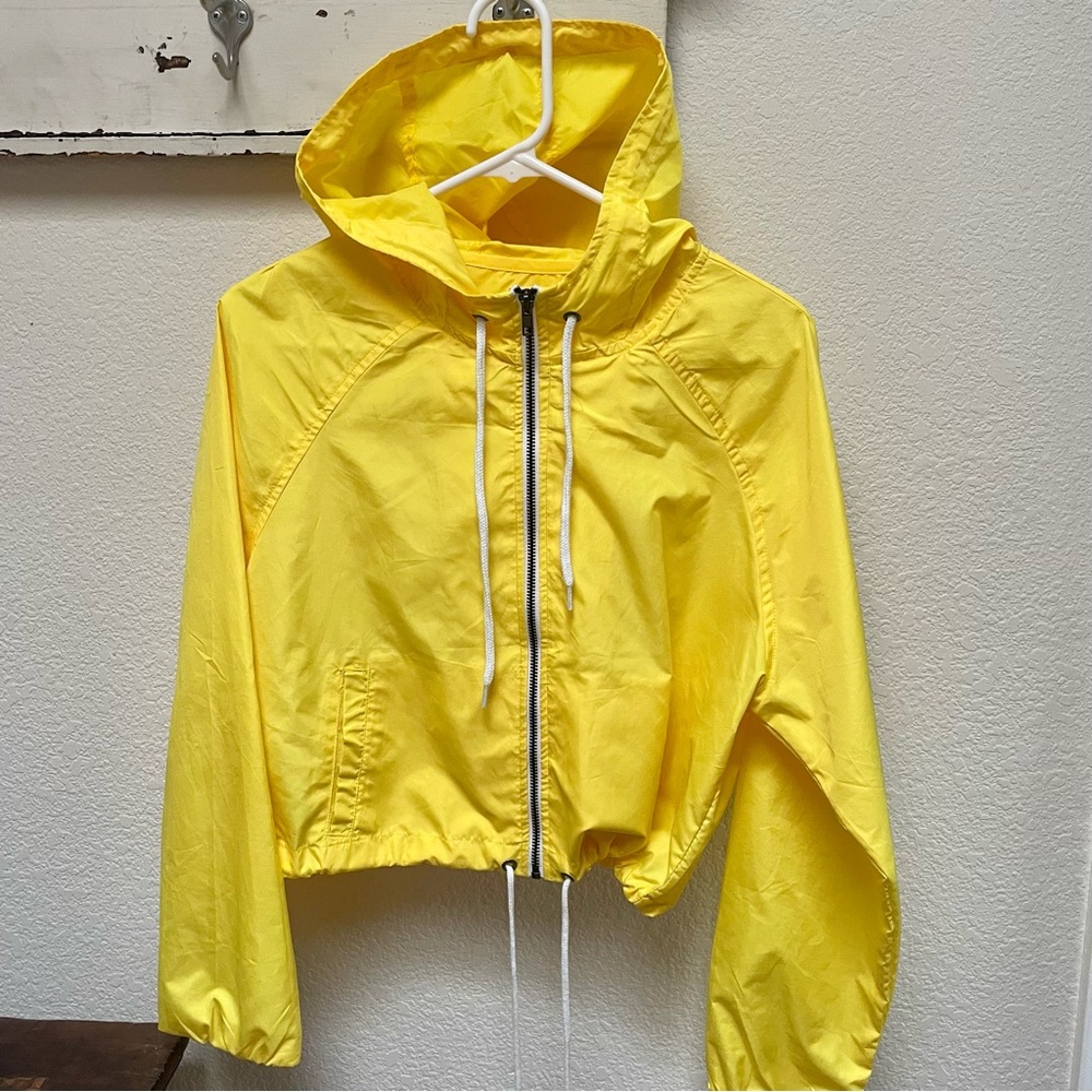 🔴Cropped yellow hooded windbreaker